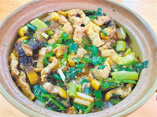 英國(guo)博主(zhu)特别推薦江(jiang)們(men)黃鳝飯。 英國(guo)博主(zhu)特别推薦江(jiang)們(men)黃鳝飯。