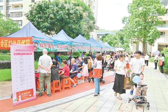 珑城(cheng)半山(shān)小(xiǎo)區(qu)常态化開展(zhan)社(she))區(qu)活動(dòng),已服務(wu)居民(mín)超2700人(ren)次。 珑城(cheng)半山(shān)小(xiǎo)區(qu)常态化開展(zhan)社(she))區(qu)活動(dòng),已服務(wu)居民(mín)超2700人(ren)次。